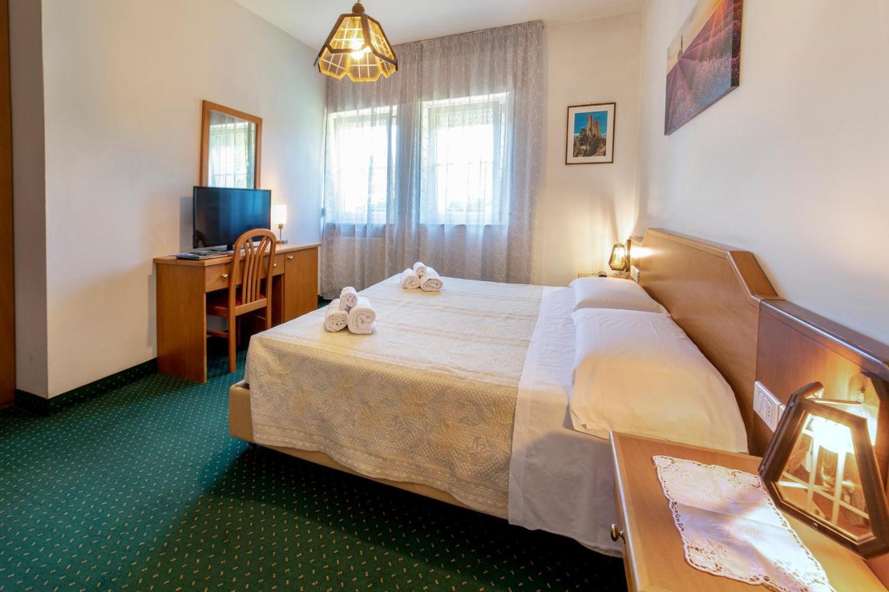 Hotel Ristorante Sagittario Feltre Eksteriør bilde