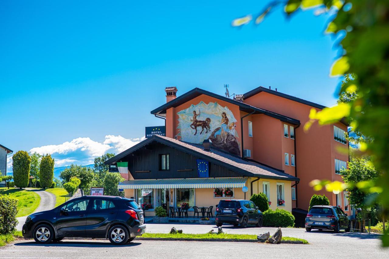 Hotel Ristorante Sagittario Feltre Eksteriør bilde
