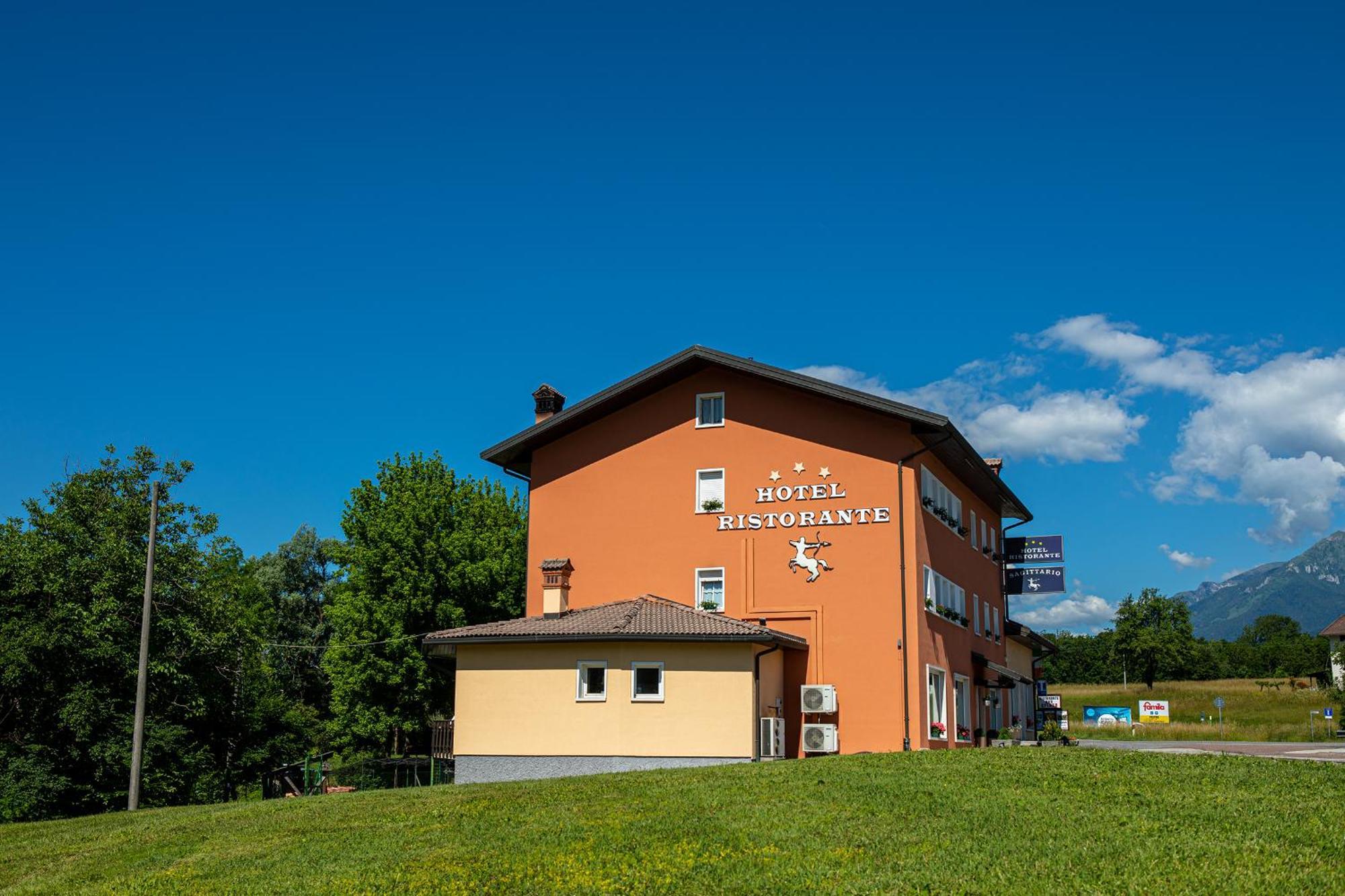 Hotel Ristorante Sagittario Feltre Eksteriør bilde