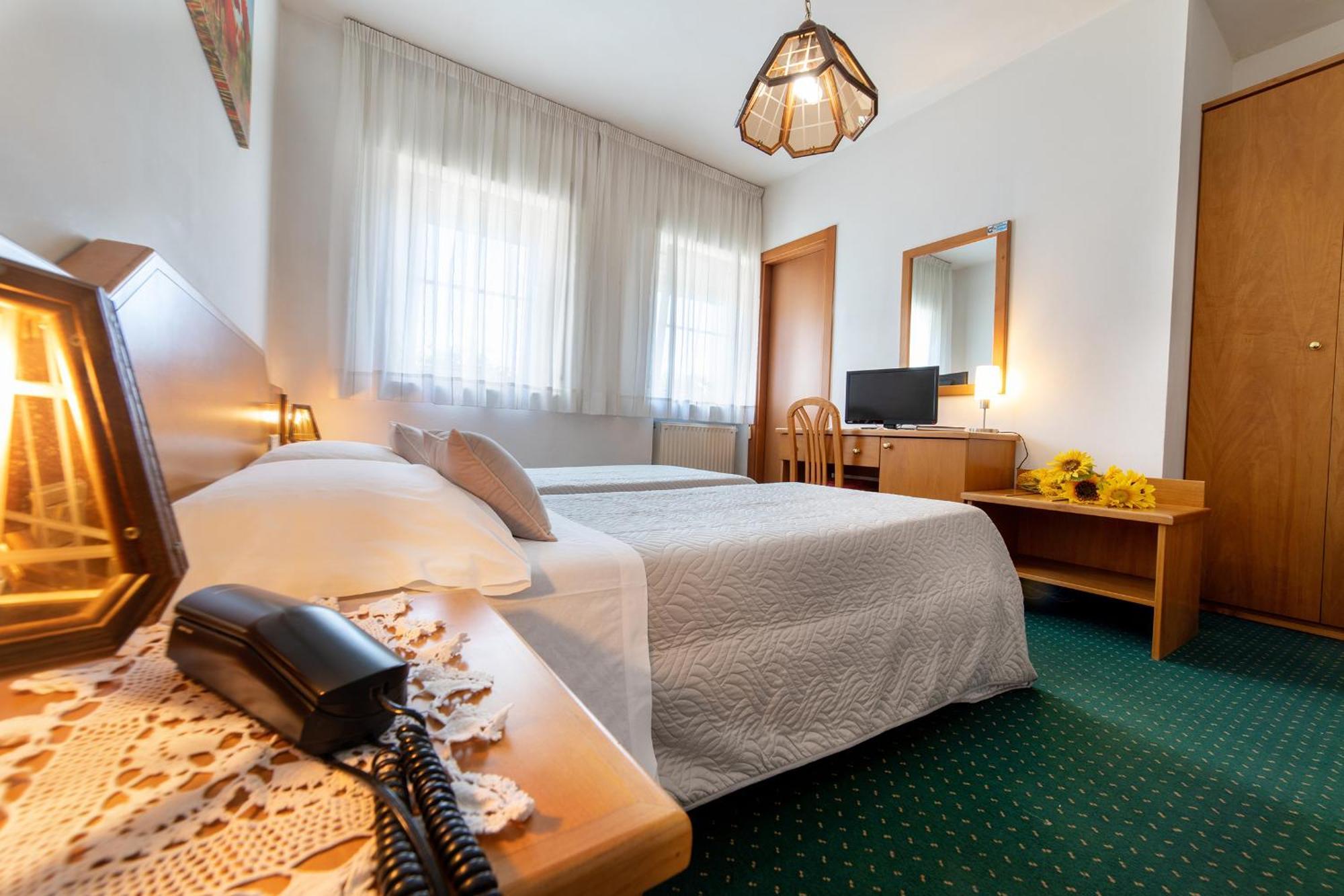 Hotel Ristorante Sagittario Feltre Eksteriør bilde