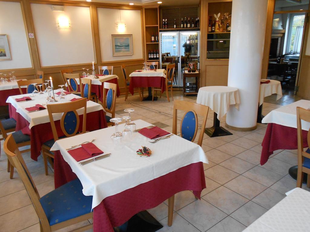 Hotel Ristorante Sagittario Feltre Eksteriør bilde