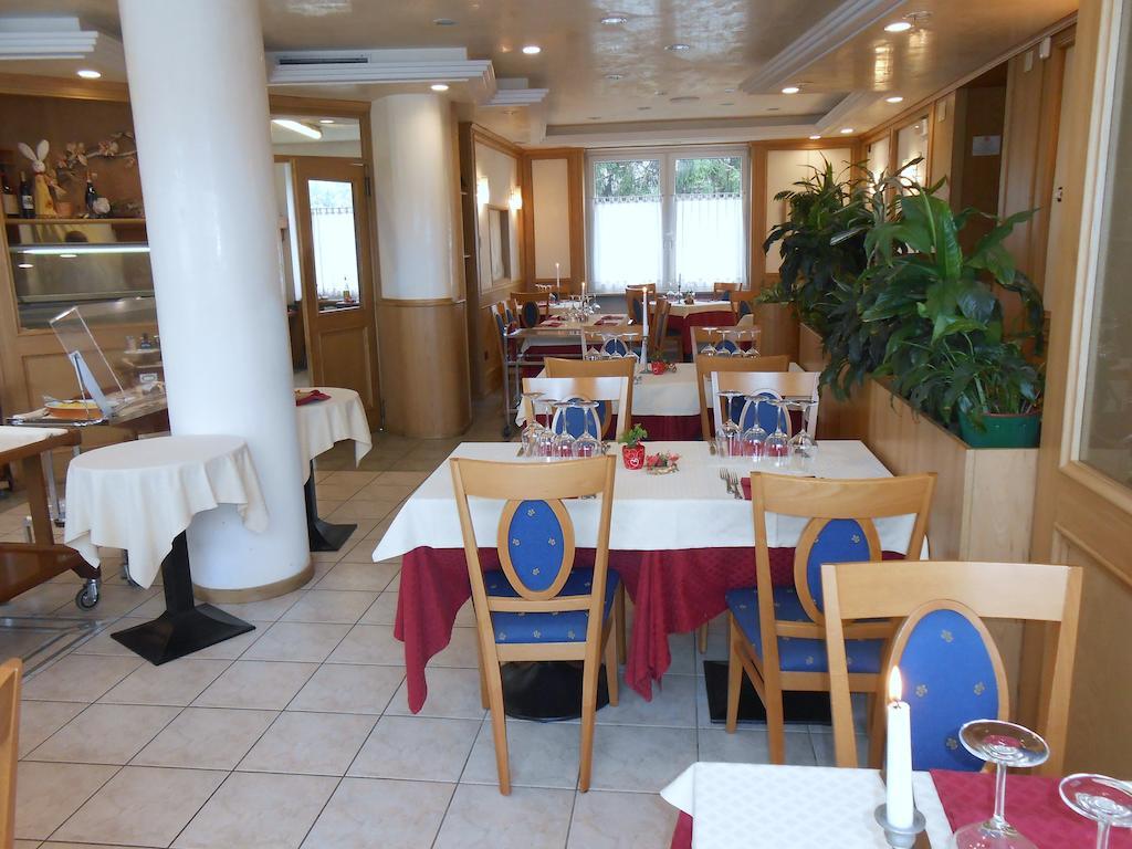 Hotel Ristorante Sagittario Feltre Eksteriør bilde