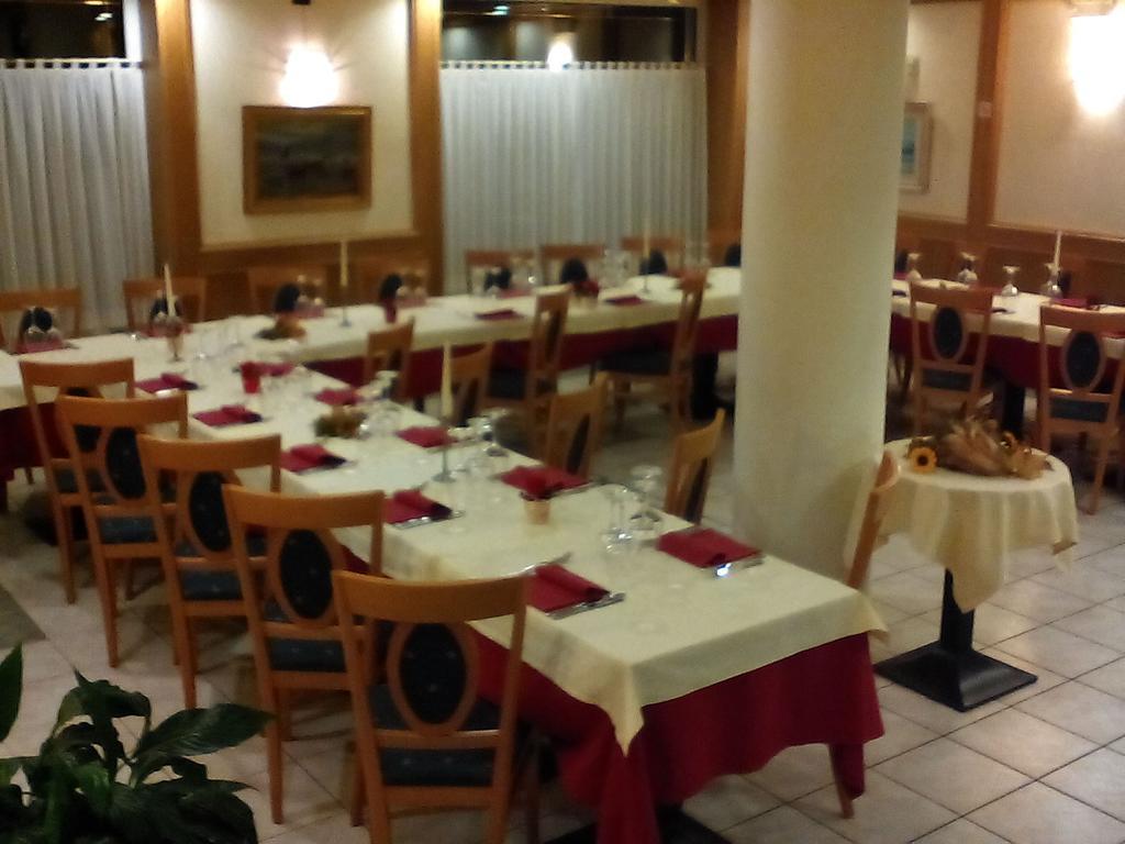 Hotel Ristorante Sagittario Feltre Eksteriør bilde