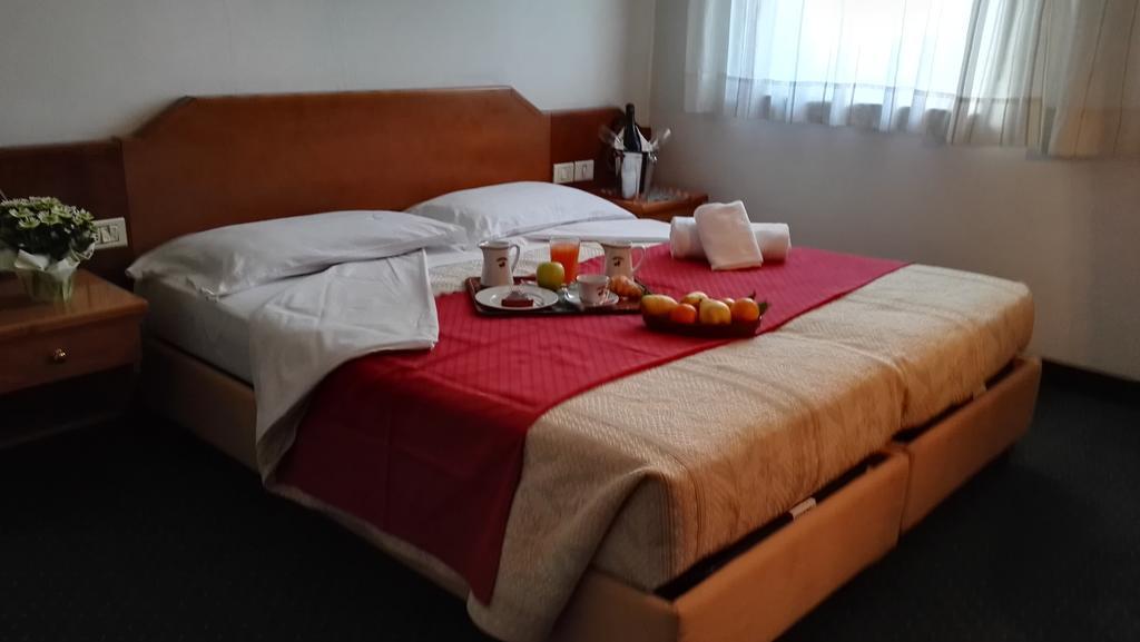 Hotel Ristorante Sagittario Feltre Eksteriør bilde
